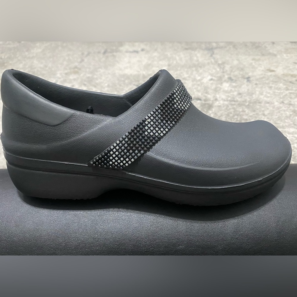 Crocs Women's Neria Pro II Embellished Slip-Resistant Work Clogs Size 7